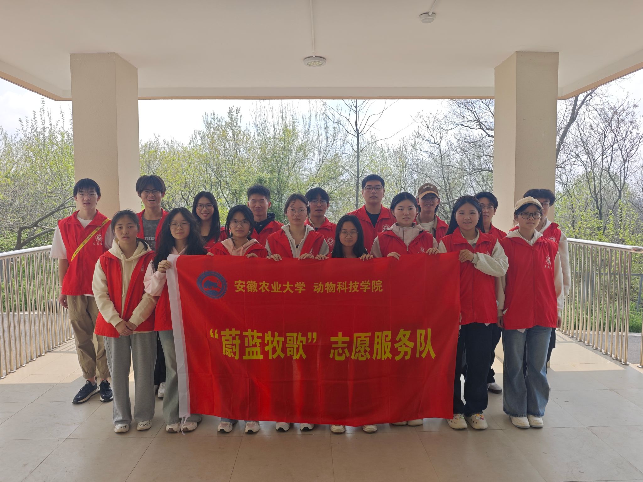 公司蔚蓝牧歌志愿服务队赴合肥野生动物园开展志愿服务